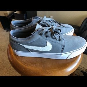 Nike Toki Low Canvas